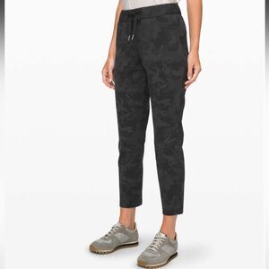 lululemon athletica On the Fly 7/8 pant, black gray camo, sz 14